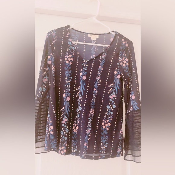 Style & Co. Tops - Style &Co P/S Navy Blue Floral Print Top